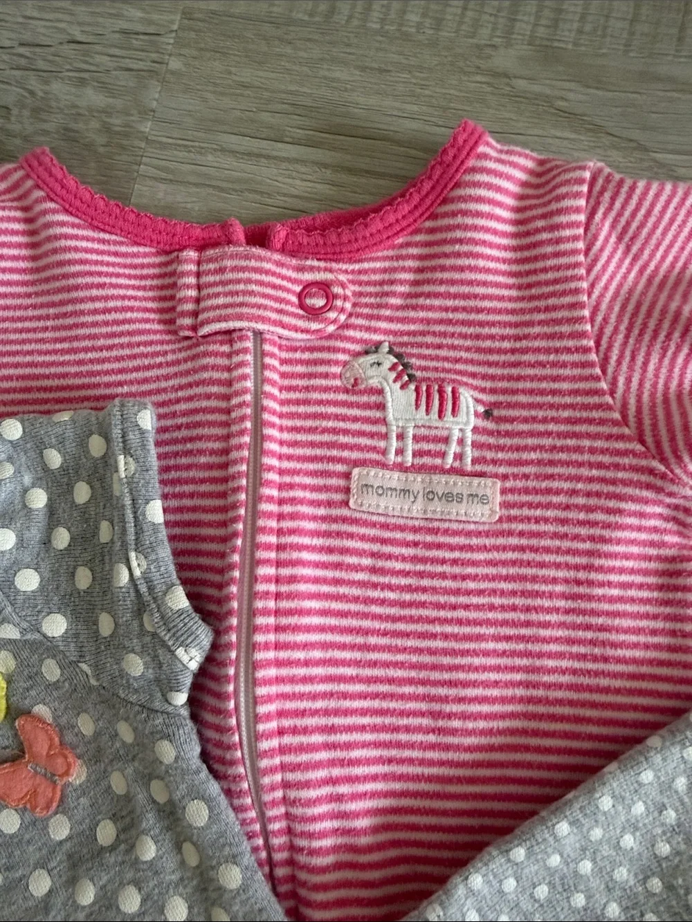Carters 5 pieces - 6 month girl